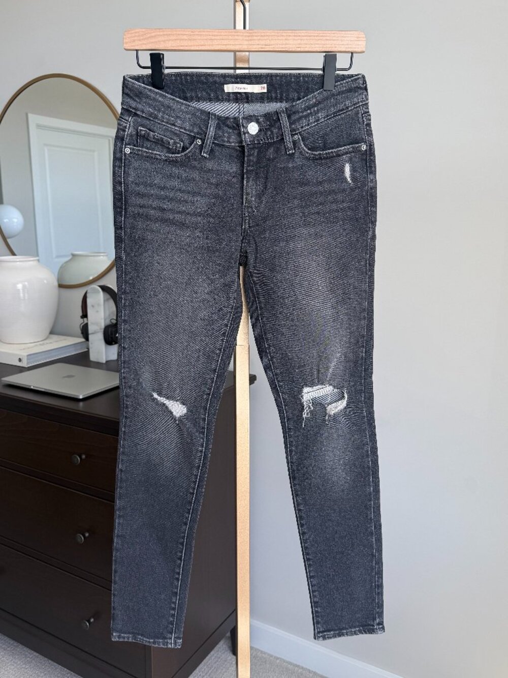 LEVIโS 711 Mid Rise Skinny Jeans Dark Wash